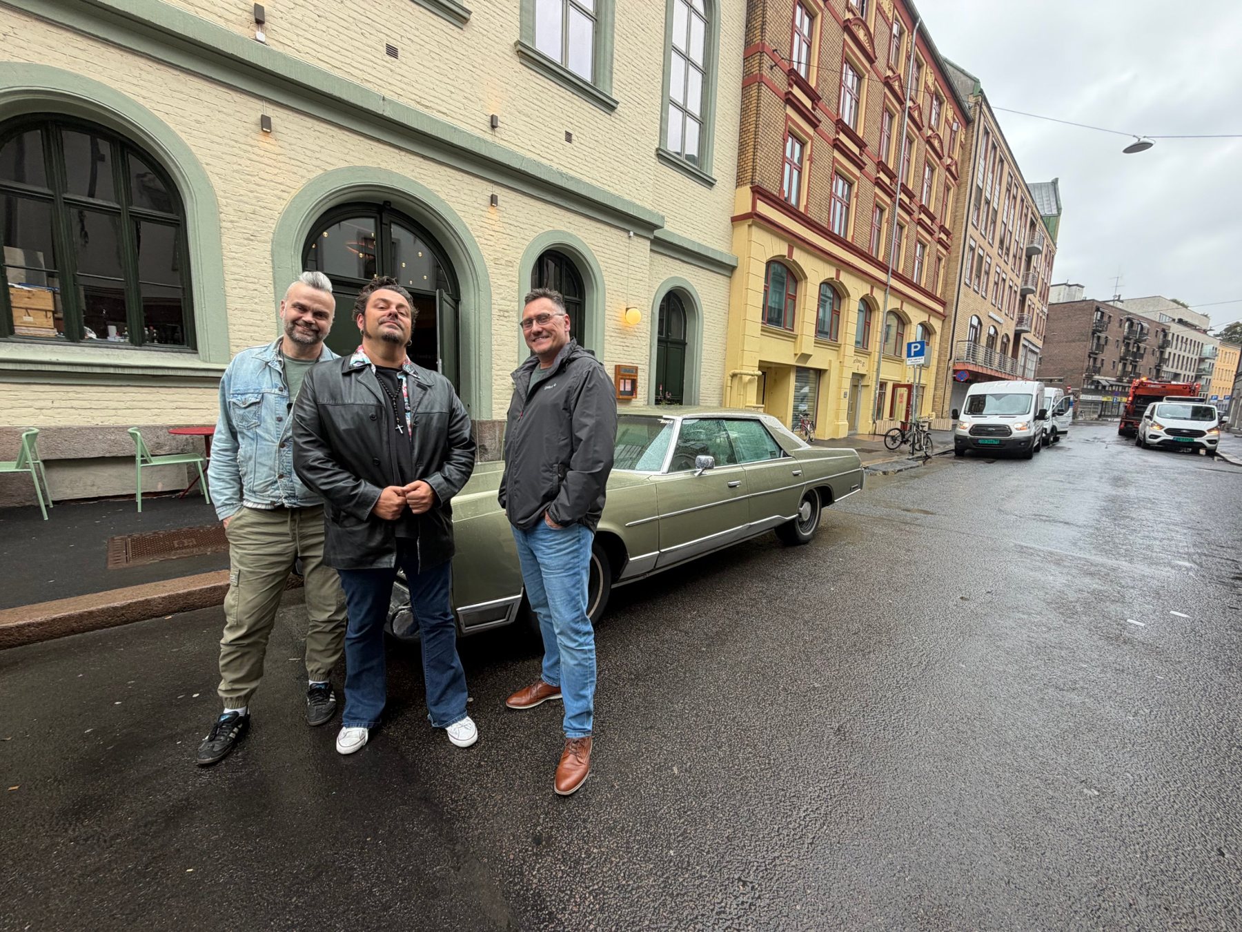 Ingenting og Chrysler New Yorker fra 1975.