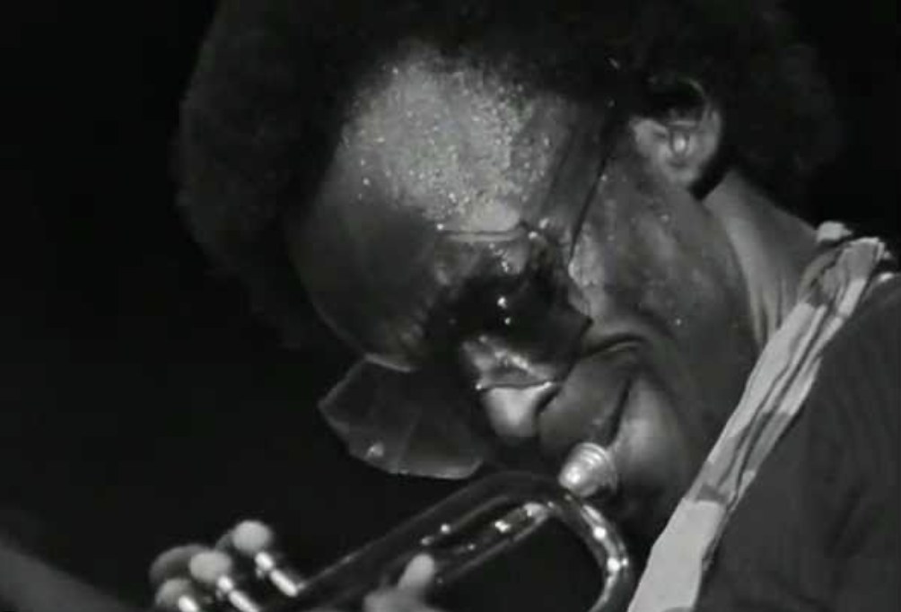 Miles Davis med trompeten.