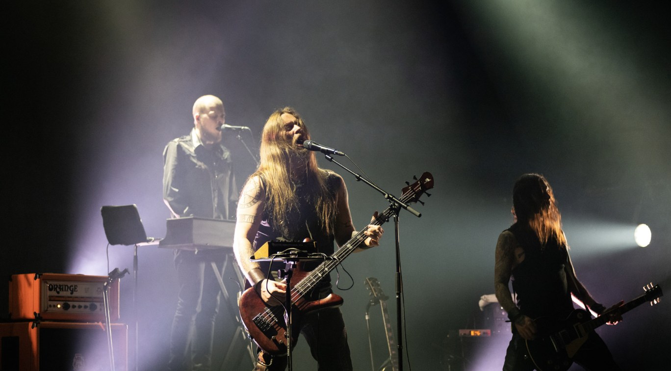 Enslaved på scenen.