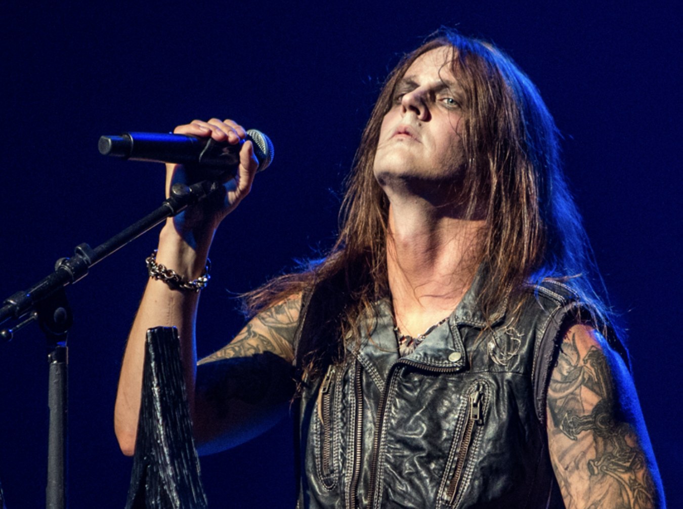 Satyr ved mikrofonen med Satyricon.